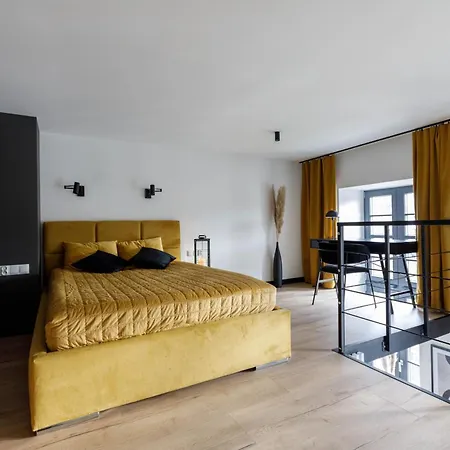 Golden - Stylish Loft - Great Location &jana Pawla33 Apartment