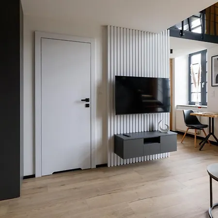 Golden - Stylish Loft - Great Location &jana Pawla33 Apartment