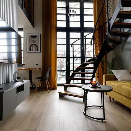 Golden - Stylish Loft - Great Location &jana Pawla33 Apartment *